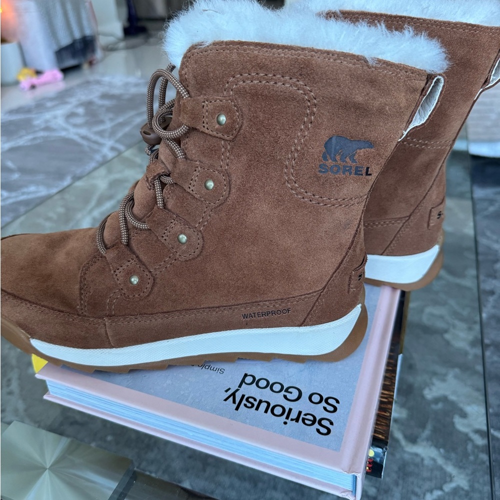 Brand New Sorel Brown Suede and Fleece Winter Boots - Picture 11 of 13